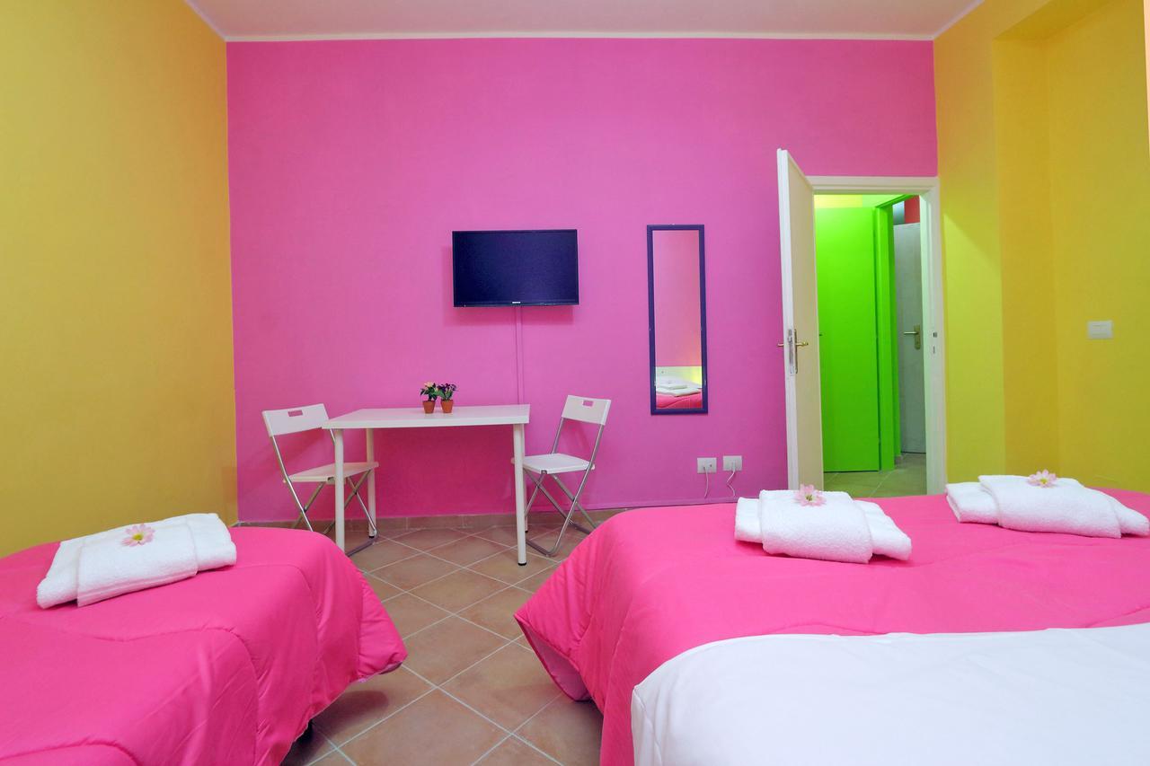 Colored Rooms Rome — Photos 2